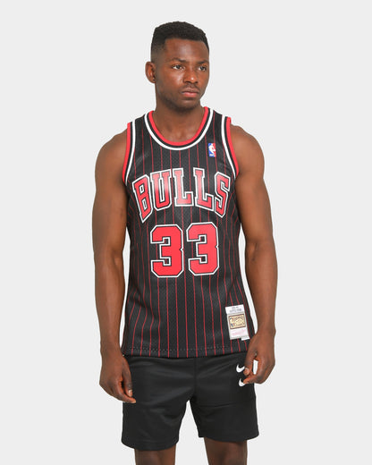 Mitchell & Ness Chicago Bulls Scottie Pippen '95-'96 #33 Swingman Jersey Black