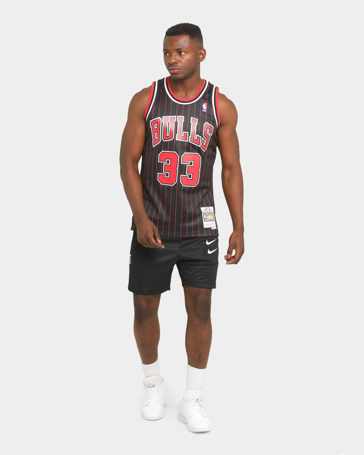 Mitchell & Ness Chicago Bulls Scottie Pippen '95-'96 #33 Swingman Jersey Black